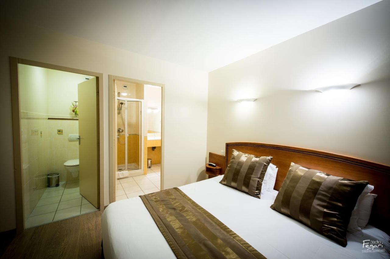 Hotel Le Lion D'Or Saint-Geniez-d'Olt Quarto foto
