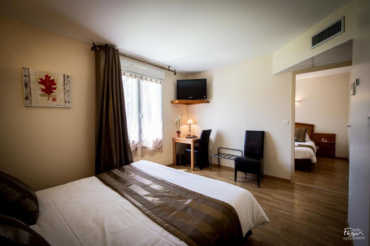 Hotel Le Lion D'Or Saint-Geniez-d'Olt Quarto foto